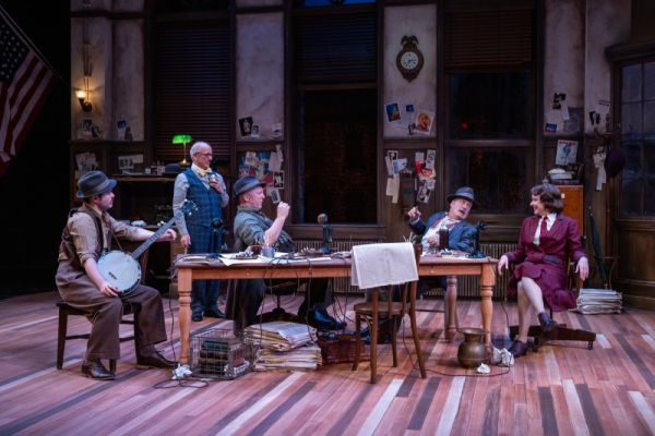 (from left) Kelan Smith, Mark David Kaplan, Joe Dempsey, Guy Van Swearingen and Kate Fry in The Front Page at Northlight Theatre.