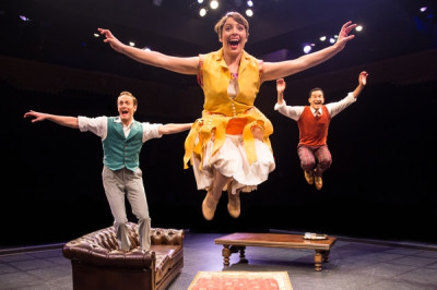 Singin’ in the Rain stars Danny Gardner, Mary Michael Patterson, and Richard Riaz Yoder, at Marriott Lincolnshire Theatre